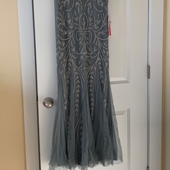 Pissaro Nights beaded evening gown, size 6 - Picture 4 of 4